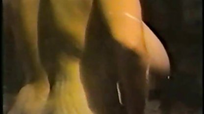 Masturbasi dengan sex indo terbaru 3gp dildo di kamar mandi
